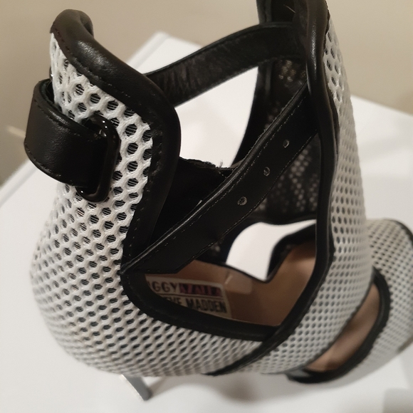 NWOB Steve Madden x Iggy Azalea Brixton Peep Toes! - Picture 5 of 9